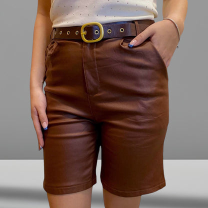 Short/ Bermuda Eco Cuero + Cinto Jane